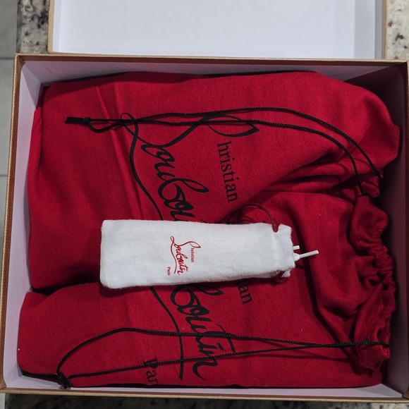 Wmns Louis Vuitton Designer Shoes - Picture 3 of 9